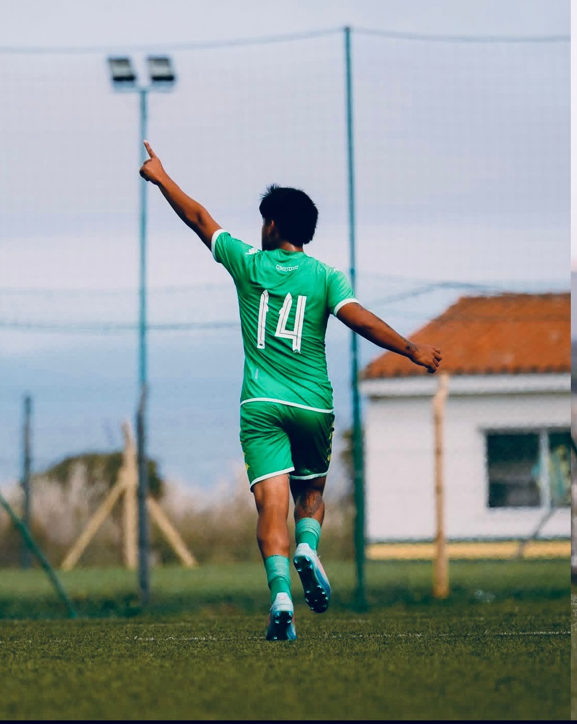 Futbolista formado en Club Confluencia